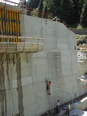 Absturzsicherung auf einer Baustelle
