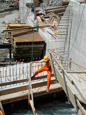 Absturzsicherung auf einer Baustelle